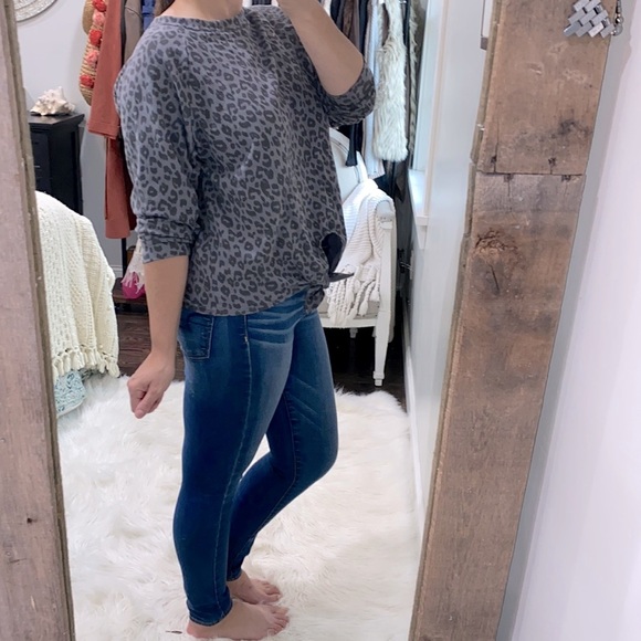 Urban Romantics grey leopard print sweatshirt top new with tags - Picture 2 of 3